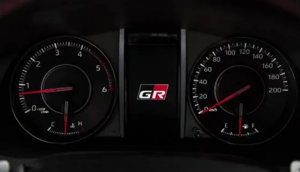 SW4 GR-Sport, interior, foto 3 de 8